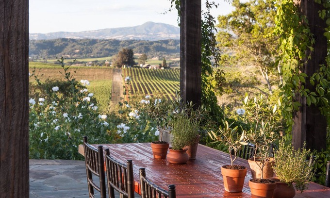 Healdsburg House | Gorgeous Views, Pool and Hot Tub, 12 mins to HB Plaza