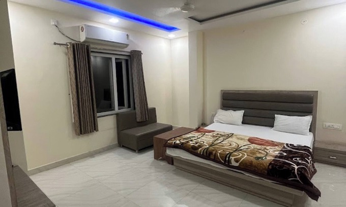 Bareilly Hotel | Goroomgo Galaxy Palace Bareli