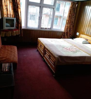 Darjeeling Hotel | Goroomgo Shambhu Mall Road Darjeeling