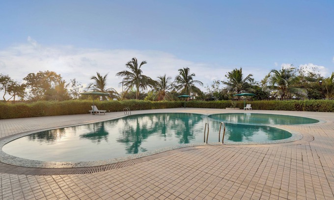 Baradia Hotel | Goverdhan Greens Resort Dwarka