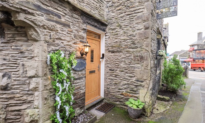 Windermere Cottage | GRANARY NOOK, pet friendly, with a garden in Windermere