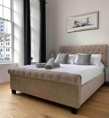 Barbican Apartment | Grand Apartment on HOE/BARBICAN Allocated PARKING!