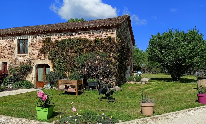 Cremps House | "Grand Cahors - Family gîte for 6 people with swimming pool and paddling pool
