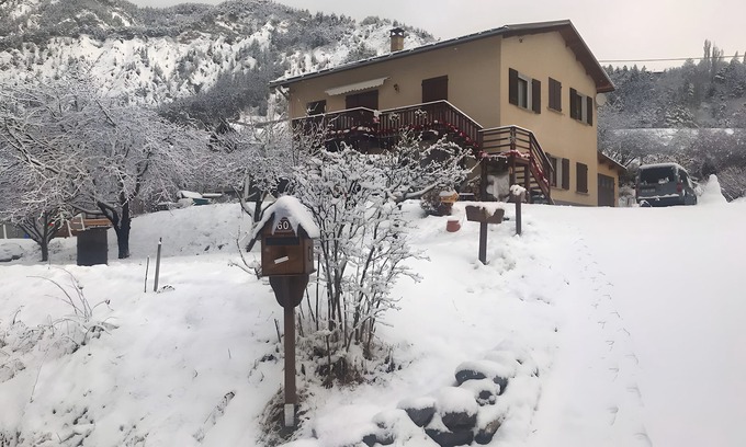 Pra Loup Apartment | Grand Chalet Jourdan 110 m² Apartment with Mountain View, Private Terrace and Wi-Fi