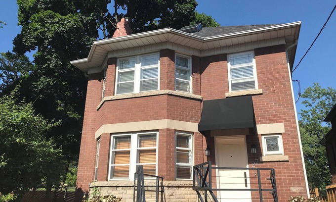 Cedarvale House | Grand Hillcrest Home