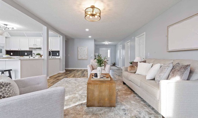 West Newton House | Grand Horizons Oasis on Shannon Lakes Way