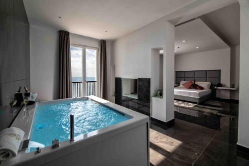Pozzuoli Hotel | GRAND HOTEL SERAPIDE