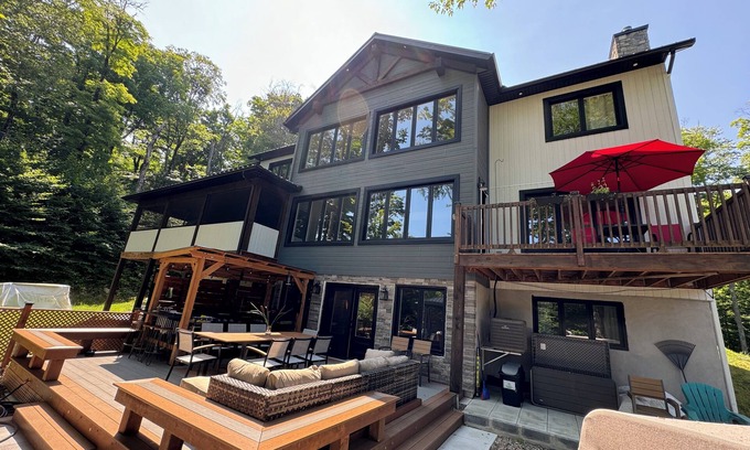 Mont-Tremblant Villa | Grand Luxury villa in Mont-Tremblant/7 min to SKI resort/Game/Sauna/SPA/BBQ