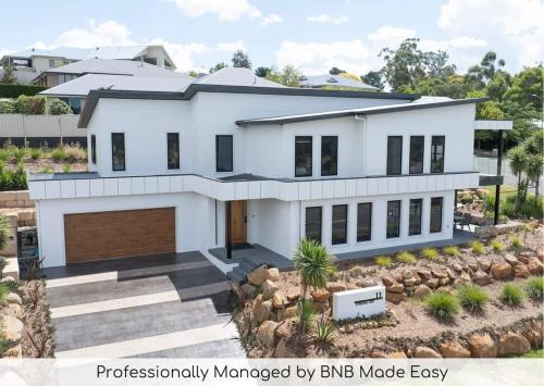 Calare House | Grand Stirling - Elite Escape, Unparalleled Luxury