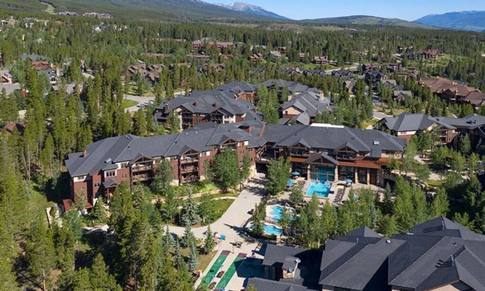 Four O'Clock Resort | Grand Timbers - Luxury Lodge-Style Studio - Labor Day and Oktoberfest Weekends