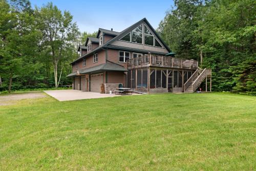 Tomahawk House | Grand Tomahawk Lodge