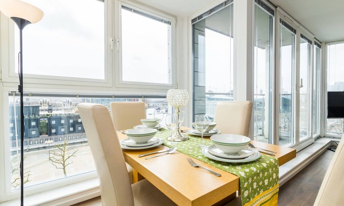 Docklands Apartment | Grand Vista by Austin David Apartments