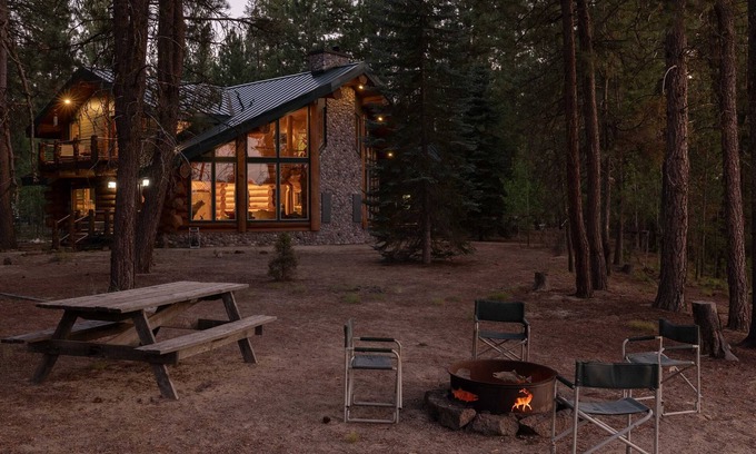 La Pine Cabin | Grand Wildlife Lodge – Riverfront and Truly Unique