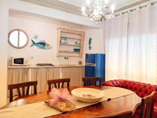 Cecina Apartment | Grande Appartamento in Villa con 2 camere, terrazze, giardino, barbecue e posto auto privato Tutti spazi uso esclusivo