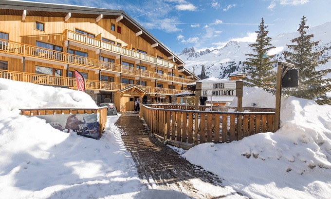 Meribel-Mottaret Apartment | Grande Chambre Ski Aux Pieds | Jacuzzi extérieur!