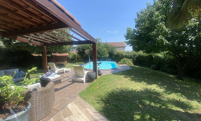 Saint-Maurice-sur-Dargoire House | Grande Maison Familiale Avec Piscine Chauffée Dans un Écrin de Verdure