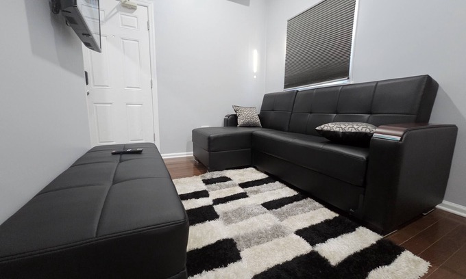 Hempstead House | Grandiosely Pleasant Suite 2