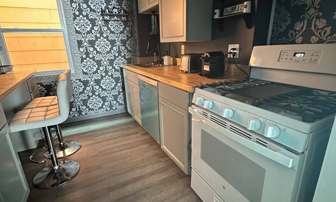 Front Park Apartment | Grandmillennial one bedroom in Buffalo’s West Side