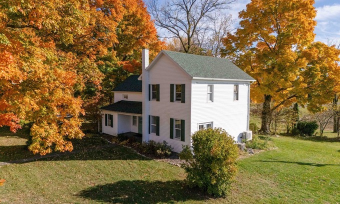 Buchanan Other | Grange Hill Farmhouse - unwind in wine country, 15 minutes from Lake Michigan