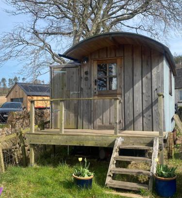 Thornhill Other | Granny’s Hut