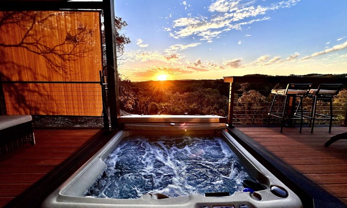Wetmore Cabin | Grantham House Cozy Hill Country Stay