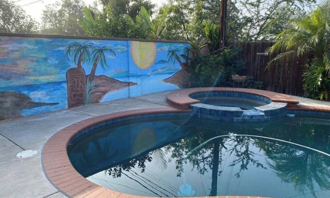 Fullerton House | Great 3 bedroom 2 bath single family home close to Disneyland.
