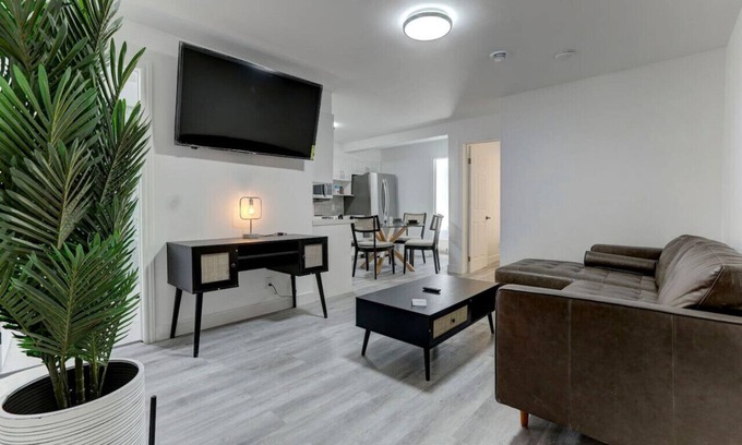 Sainte-Marie Apartment | Great 3BR in Montreal's Gay Village, Perfect for Families and Friends Exploring the City