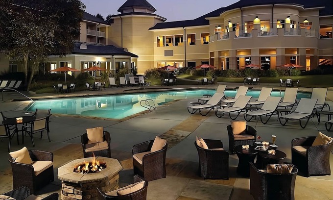 Stone Mountain Hotel | Great Amenities! Pets Allowed, Pool, Parking! Minutes to Dinosaur Explore!