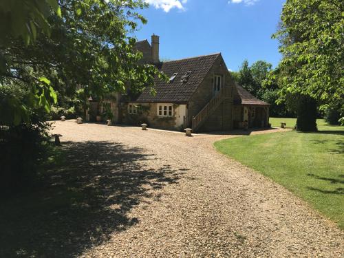 Bradford-on-Avon House | Great Ashley Farm Bed and Breakfast & Shepherds Huts