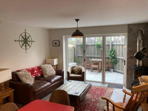 Cowbridge House | Great country-style house with a courtyard