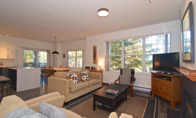 Blueberry Hill House | Great Family Townhome in Quiet Blueberry Hills! 1.5 miles from Village + Life with Mountain Views.