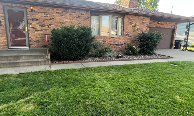 Grand Island House | Great House-Walk to Fonner Park