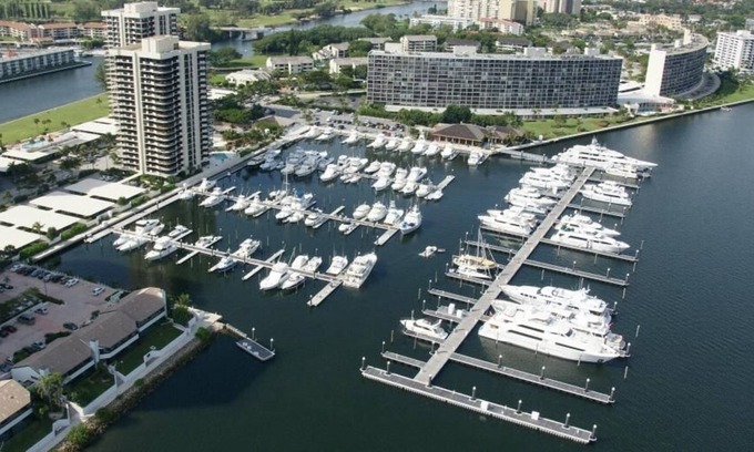 Hunt Club Resort | Great Location! 2 Beautiful Units, Short Drive to Palm Beach Kennel Club, Pool