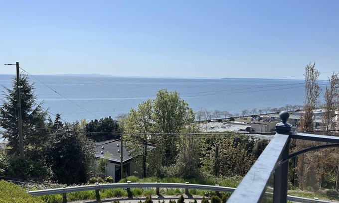 White Rock Apartment | great location