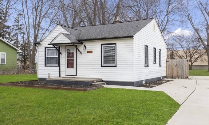 Warren House | Great Location! Cozy Home with Huge Backyard