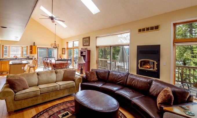 Seguin House | Great Muskokan Waterfront Cottage, 7-Bedroom Vacation House @ Sunny Point Resort