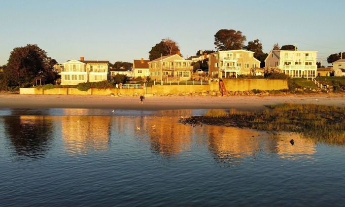 Great Neck House | Great Neck Ipswich Ma. 3 Bedrooms 2 Baths Beachfront House