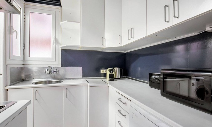 Les Corts Apartment | Great Pedralbes 3BR w/Balcony & Swimming Pool, by Blueground