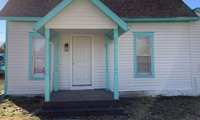 Lincoln Other | Great Small Town Retreat