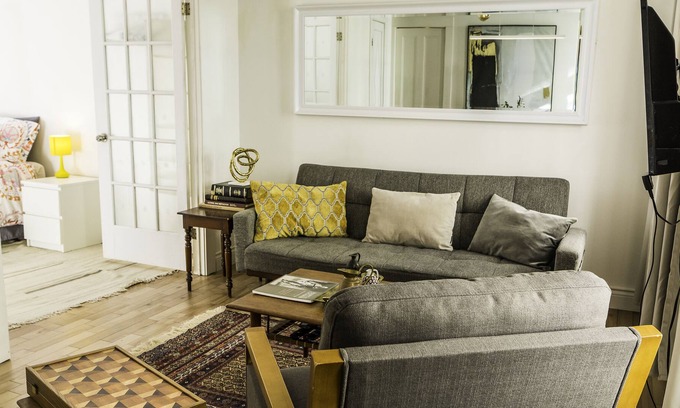 Saint-Jean-Baptiste Apartment | Great Space in the Heart of Downtown