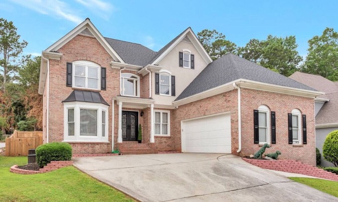Roswell House | Great spacious home with great entertainment!