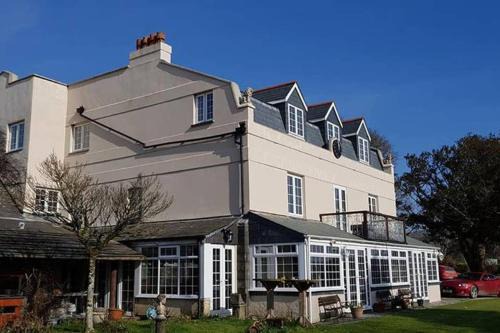Liskeard Hotel | Great Trethew Hotel - Self Catering Lodges - Bar & Restaurant