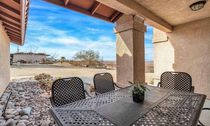 Twentynine Palms House | Great View House Hot Tub Fire Pit