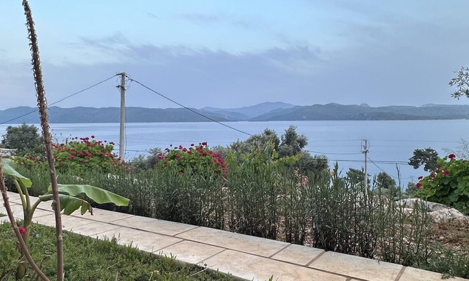 Mentese House | Greek House 2 min from the beach!