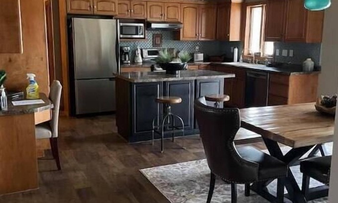 Ashwaubenon House | Green Bay's Hometown Hideaway