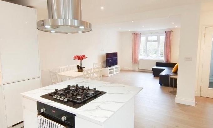 Pinner House | Green Garden in Northwest London