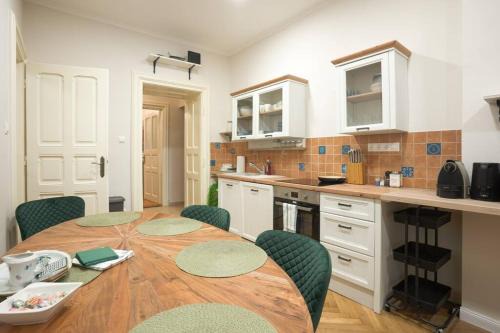 Belso-Ferencvaros Apartment | Green Kalvin