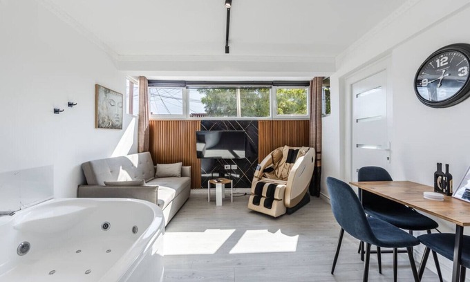 Shkoder Apartment | Green Luxe Suite 2 by PikHost