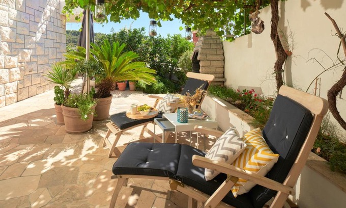 Krizna luka Apartment | Green Oasis Hvar town