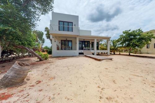 Caribbean Way House | Green Tower House